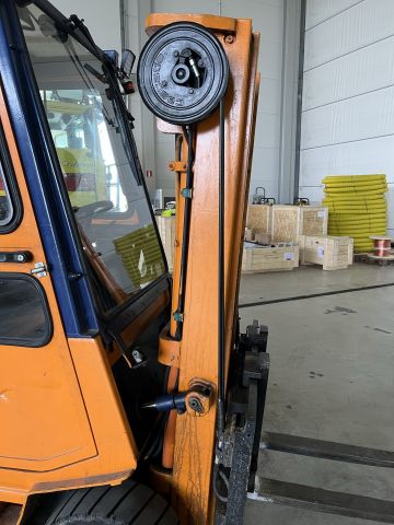 828983-13 Electric truck Toyota HBM 25 with charger