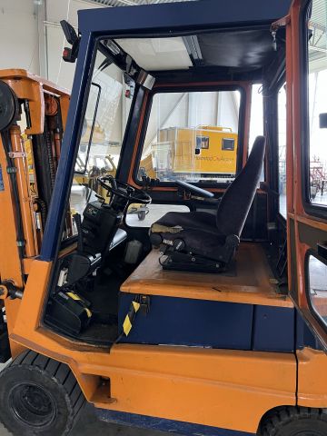 828983-14 Electric truck Toyota HBM 25 with charger