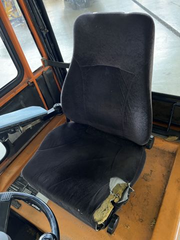 828983-15 Electric truck Toyota HBM 25 with charger