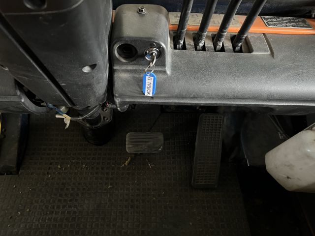 828983-21 Electric truck Toyota HBM 25 with charger