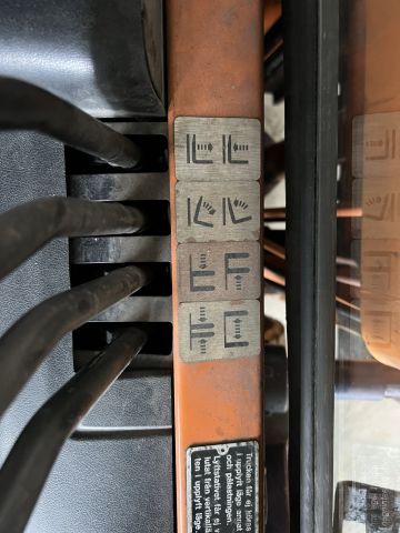 828983-22 Electric truck Toyota HBM 25 with charger