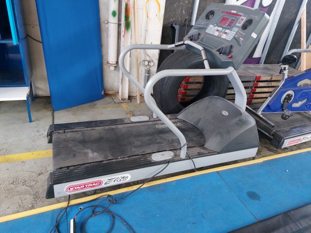 646708-2 Treadmill Star trac