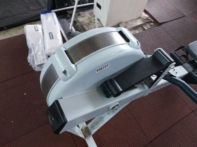646727-4 Concept rowing machine without display