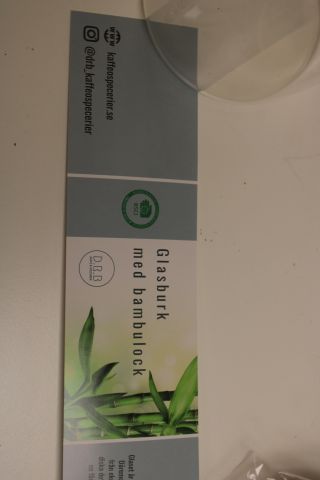 908930-4 Glass jar with bamboo lid DRB