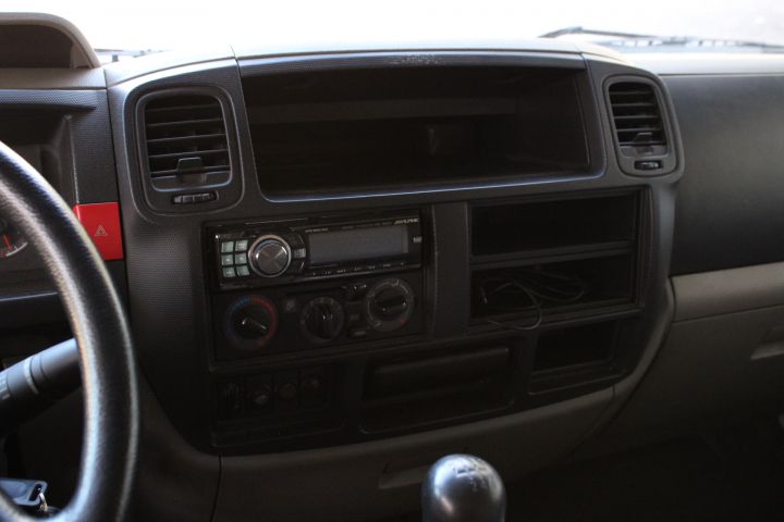 908936-39 Nissan F24 Cabstar - 2006