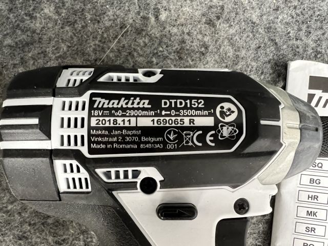 892709-3 Mixed item lamp, nutrunner, Panasonic charger and batteries