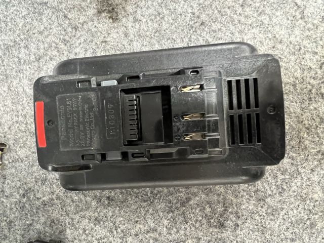 892709-7 Mixed item lamp, nutrunner, Panasonic charger and batteries