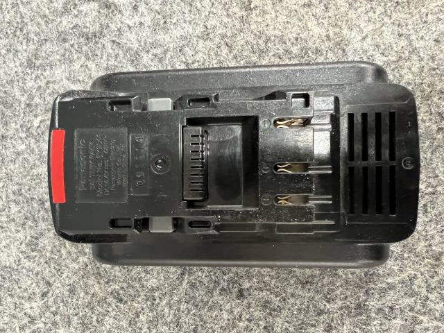 892709-9 Mixed item lamp, nutrunner, Panasonic charger and batteries