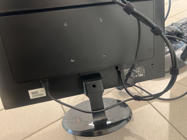 Monitor 24 \