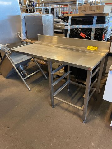480388-1 Dispensing bench with guides for dish baskets. About 140x65x90cm