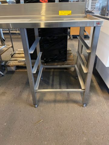 480388-3 Dispensing bench with guides for dish baskets. About 140x65x90cm