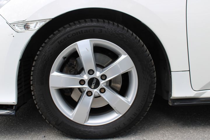 805751-23 Honda Civic 5-door 1.5 i-VTEC Turbo CVT - 2017