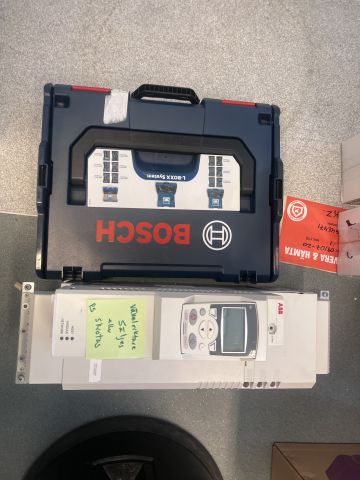 867983-2 Collection of electronics and baskets