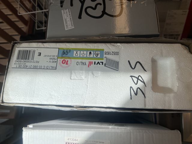 867983-7 Collection of electronics and baskets