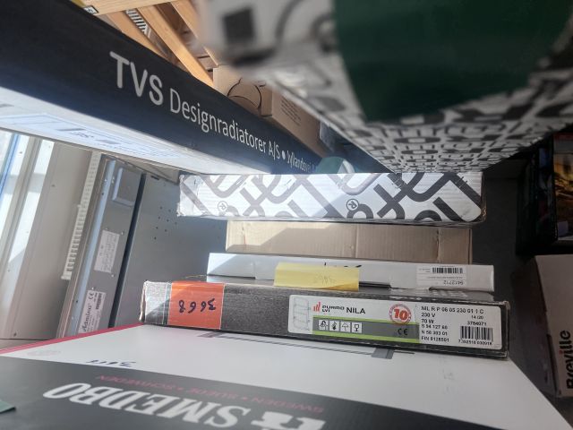 867983-10 Collection of electronics and baskets