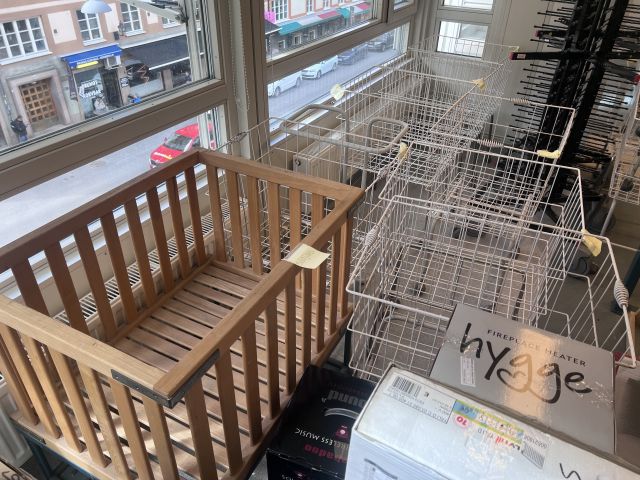 867983-11 Collection of electronics and baskets