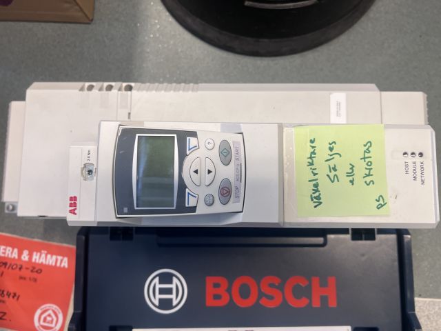 867983-13 Collection of electronics and baskets