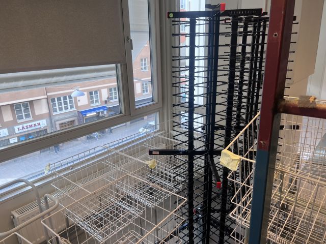 867983-17 Collection of electronics and baskets