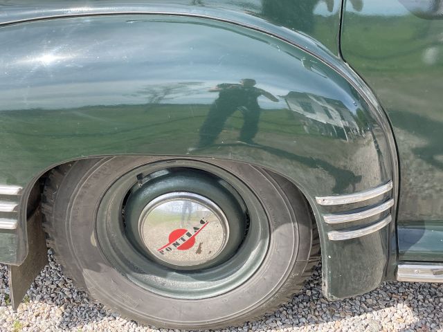 872204-22 Pontiac Streamliner Sedan 4.1 - 1946