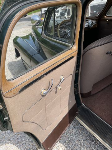 872204-39 Pontiac Streamliner Sedan 4.1 - 1946