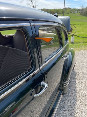 872204-56 Pontiac Streamliner Sedan 4.1 - 1946