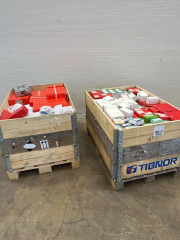 909888-1 Assortment with wire nails, staples, brass nails etc.