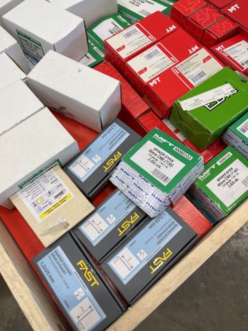 909888-2 Assortment with wire nails, staples, brass nails etc.