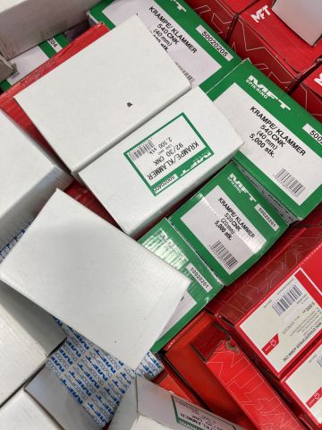 909888-3 Assortment with wire nails, staples, brass nails etc.