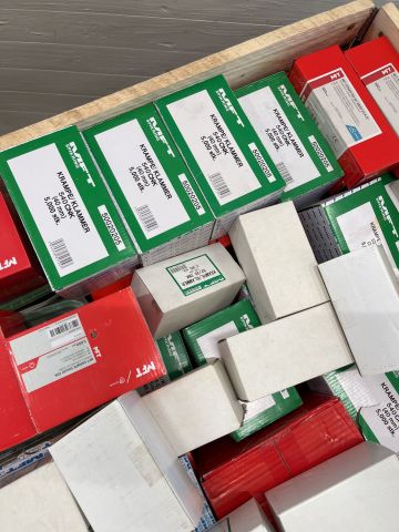 909888-5 Assortment with wire nails, staples, brass nails etc.