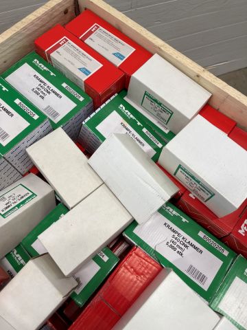 909888-6 Assortment with wire nails, staples, brass nails etc.