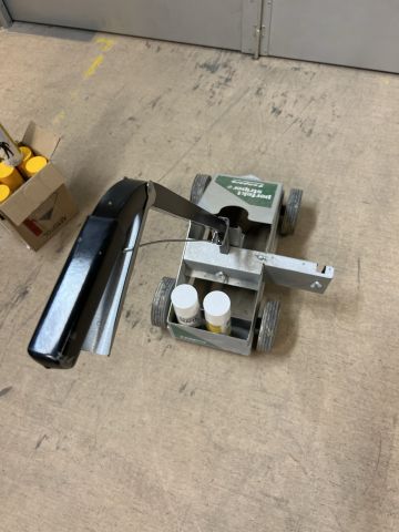895270-5 Floor marker Perfect Striper with 8 cans of paint