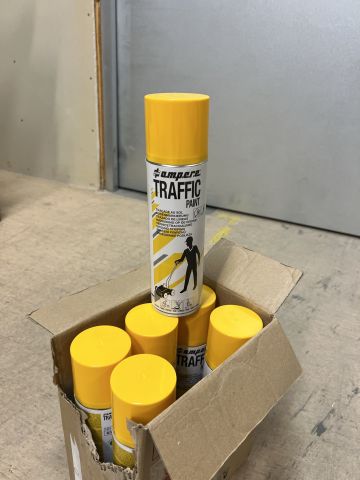 895270-7 Floor marker Perfect Striper with 8 cans of paint