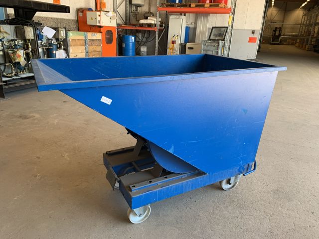 810290-1 Tippcontainer på hjul med gaffelgenomföring