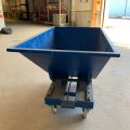 810290-2 Tippcontainer på hjul med gaffelgenomföring
