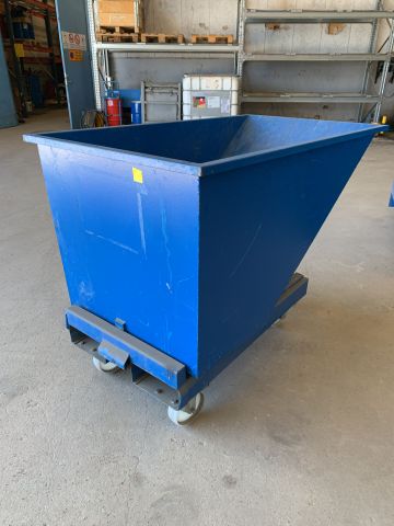 810290-4 Tippcontainer på hjul med gaffelgenomföring