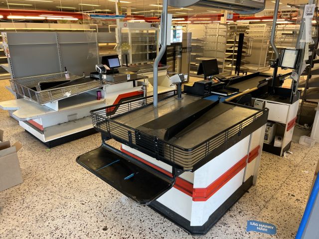 895315-1 Checkout counters 2 conveyor belts, scale, screen, scanners, printers