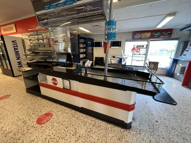 895315-2 Checkout counters 2 conveyor belts, scale, screen, scanners, printers