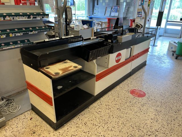 895315-3 Checkout counters 2 conveyor belts, scale, screen, scanners, printers