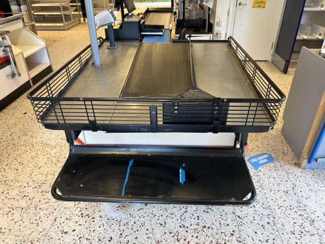 895315-7 Checkout counters 2 conveyor belts, scale, screen, scanners, printers