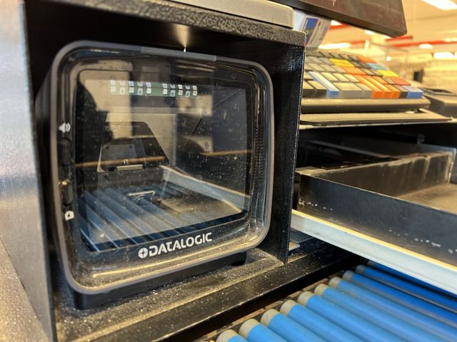 895315-9 Checkout counters 2 conveyor belts, scale, screen, scanners, printers