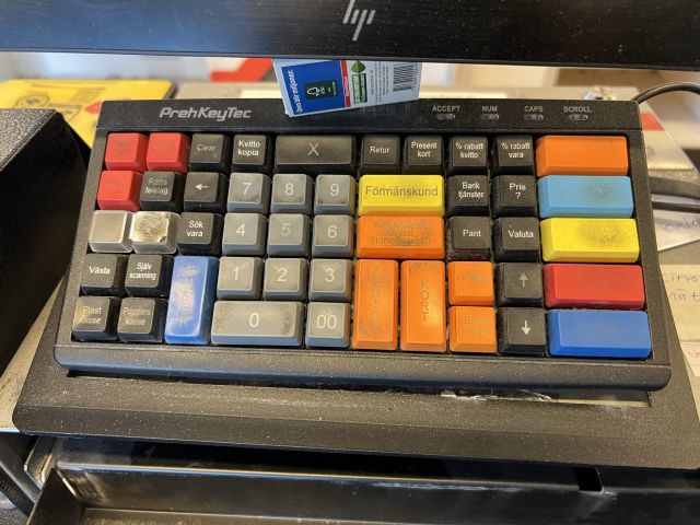 895315-11 Checkout counters 2 conveyor belts, scale, screen, scanners, printers