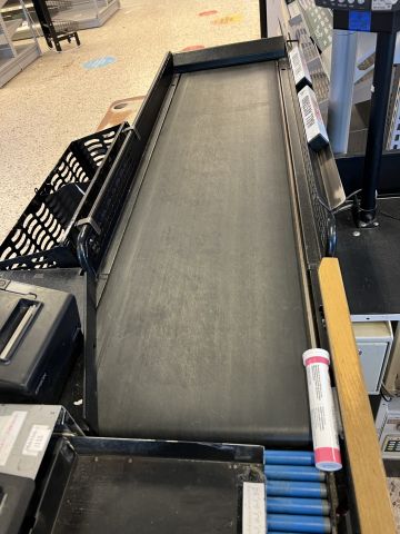 895315-14 Checkout counters 2 conveyor belts, scale, screen, scanners, printers