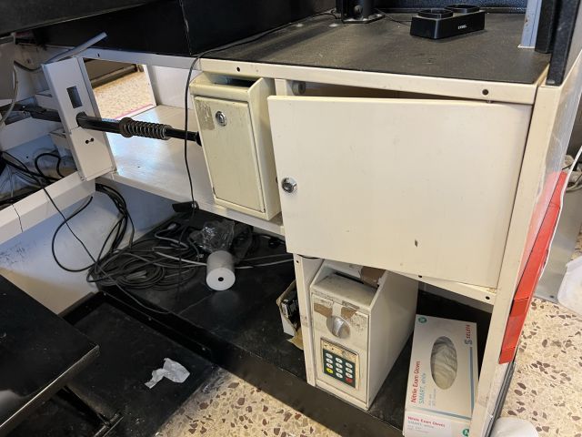 895315-16 Checkout counters 2 conveyor belts, scale, screen, scanners, printers