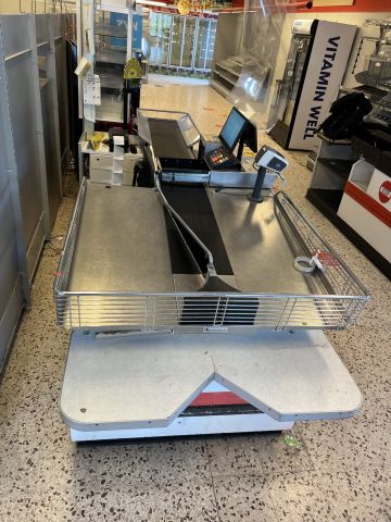 895315-18 Checkout counters 2 conveyor belts, scale, screen, scanners, printers