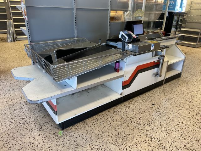 895315-19 Checkout counters 2 conveyor belts, scale, screen, scanners, printers