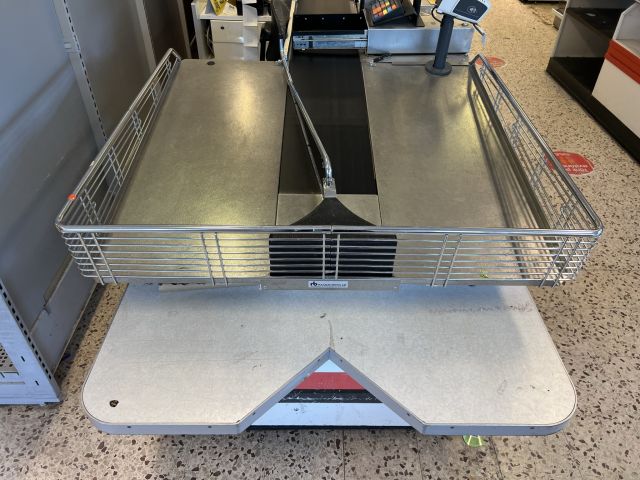 895315-23 Checkout counters 2 conveyor belts, scale, screen, scanners, printers