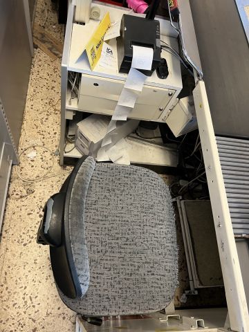 895315-27 Checkout counters 2 conveyor belts, scale, screen, scanners, printers