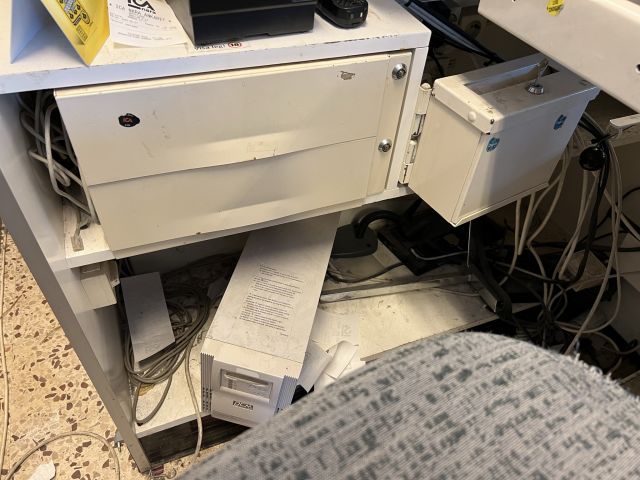 895315-29 Checkout counters 2 conveyor belts, scale, screen, scanners, printers