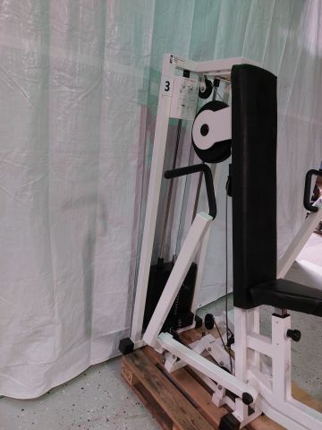 881703-5 Chest press Technogym