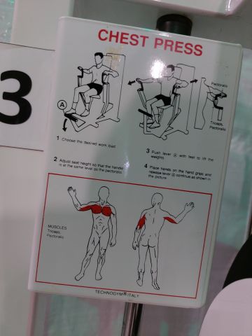 881703-6 Chest press Technogym